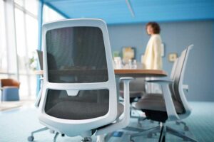Affari - office furniture and turnkey services / aménagement de bureaux - services clés en main